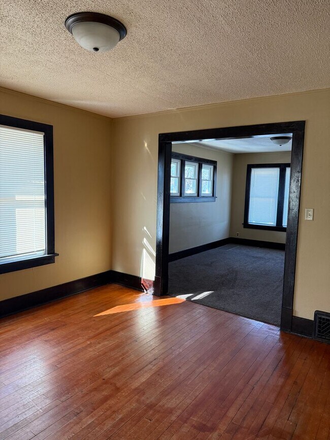 Foto del edificio - 1231 W College Ave