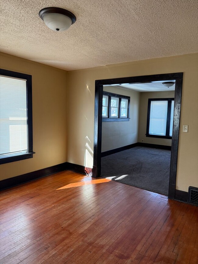 Building Photo - 1231 W College Ave