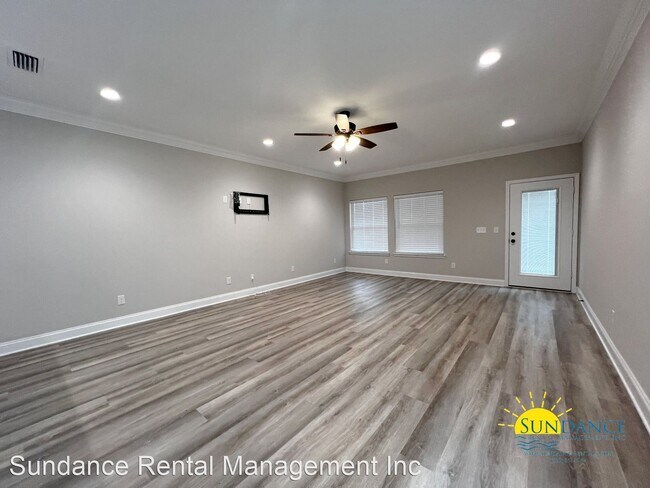 Building Photo - 3 br, 2 bath House - 61 E 9th Avenue