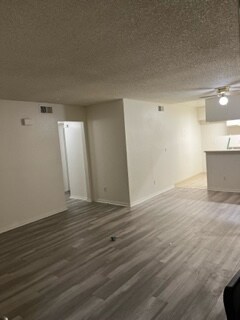 Foto del edificio - 5041 Ave L-14