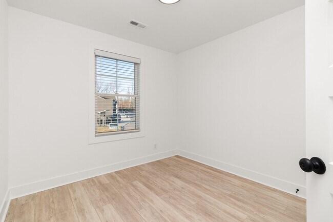 Building Photo - 541 Bellamy Ln