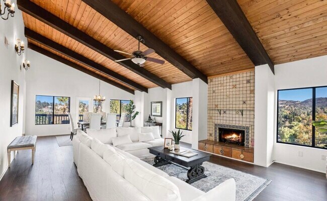 Building Photo - 4912 Llano Dr