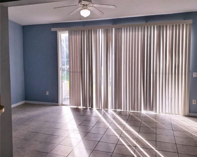 Building Photo - 914 Caribbean Dr