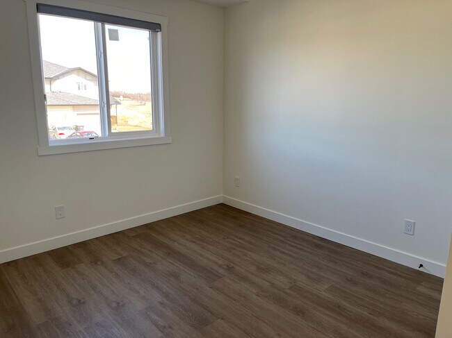 Photo du bâtiment - 2 Bed 1 Bath Unit in Ponoka, AB