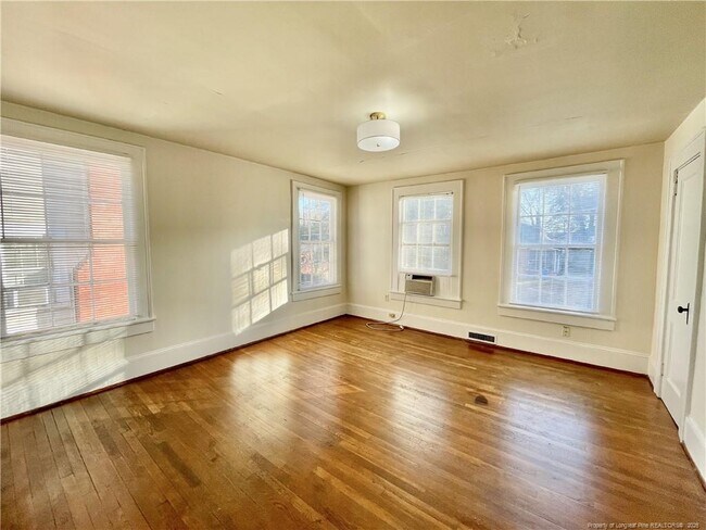 Foto del edificio - 117 Woodside Ave