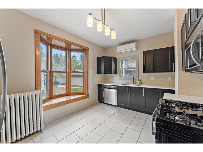 Building Photo - 882 Aurora Ave