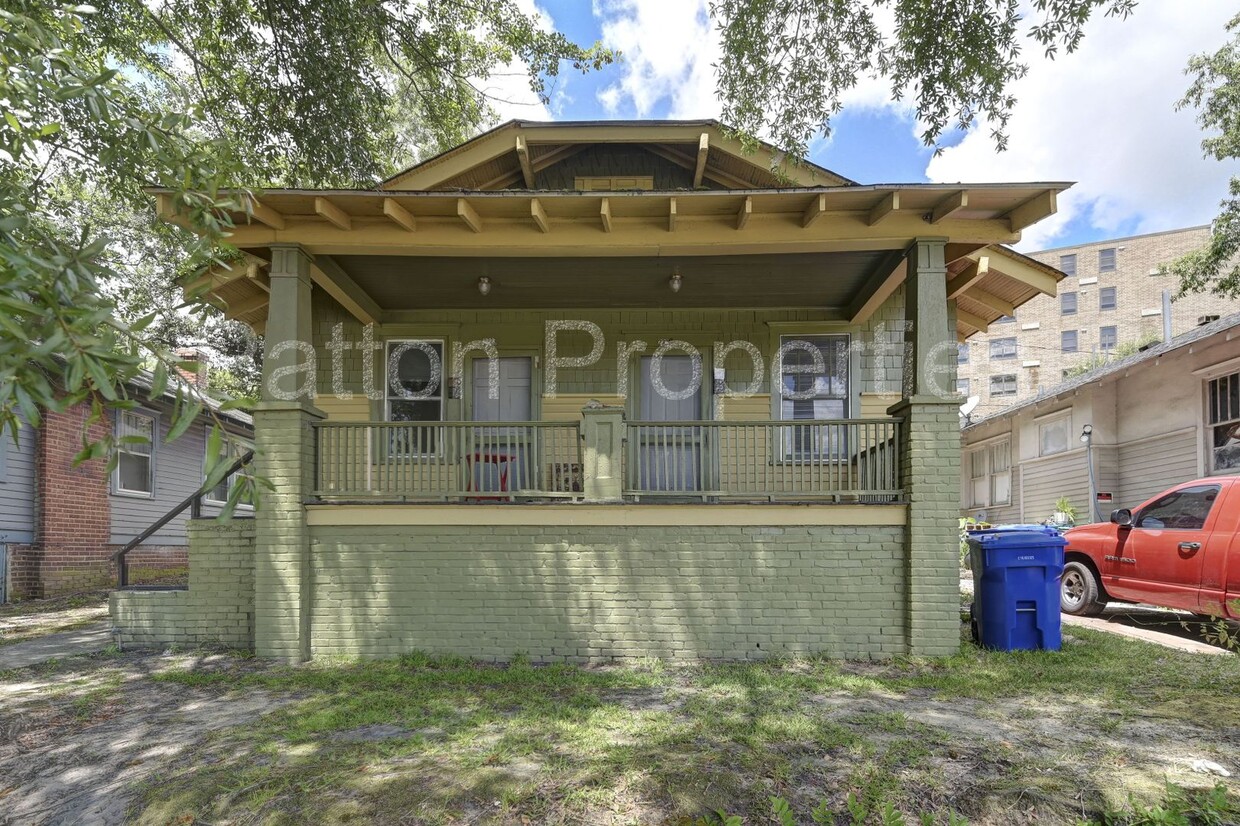 Primary Photo - 2223-2225 Greene Street - Inside CoC - R11...