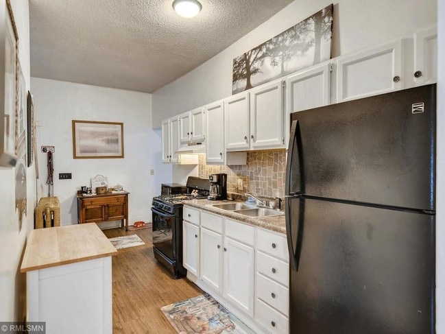 Kitchen - 320 Fuller Ave