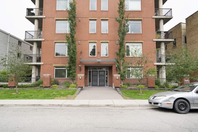 Building Photo - 333-122 22 Ave SW