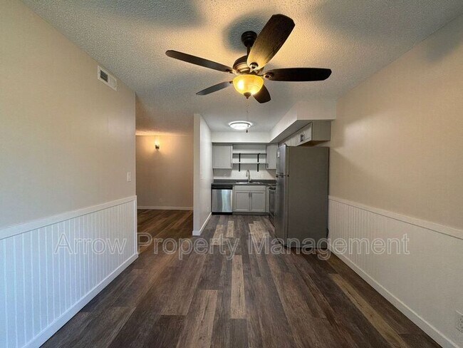Building Photo - 3405 Holdrege St