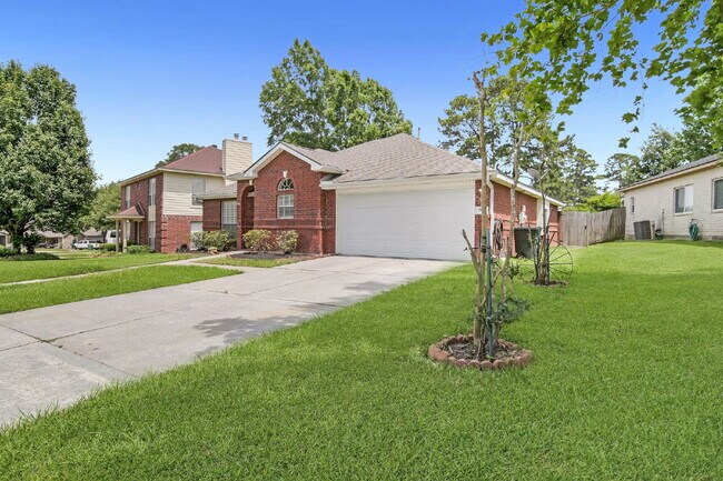 Foto del edificio - FOR LEASE in Seven Coves near Lake Conroe! Enjoy resort-style living with access to a marina, com...