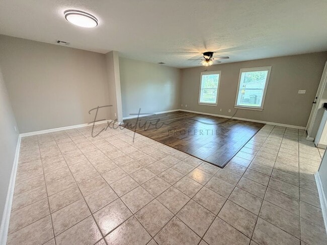 Building Photo - Spacious 3BR/2BA Duplex Near McNeese