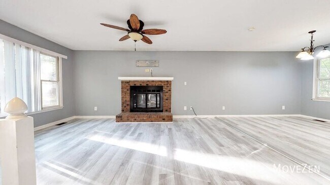 Foto del edificio - 107 Falling Creek Ct