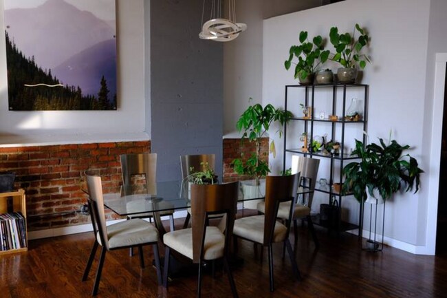 Dining Area - 2000 Arapahoe St