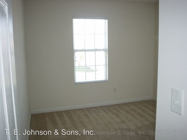 Building Photo - 2859 Chestnut Heights Rd