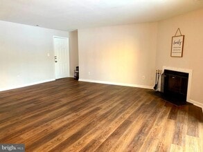 Building Photo - 102 Three Coin Way