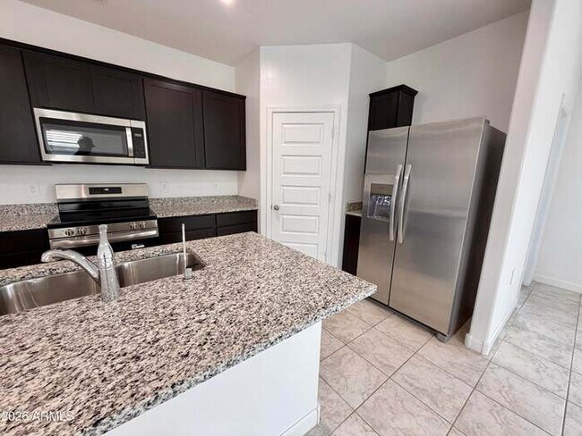 Building Photo - Beautiful 3-bedroom, 2-bath home in Entrada Del Oro (Newer DR Horton Home)!