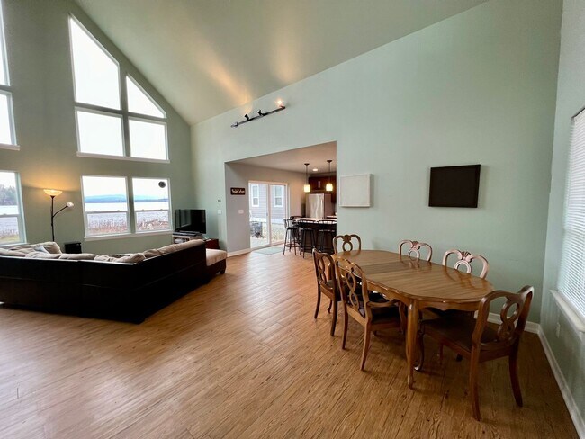 Foto del edificio - Waterfront 2 Bedroom Home in Ferndale!