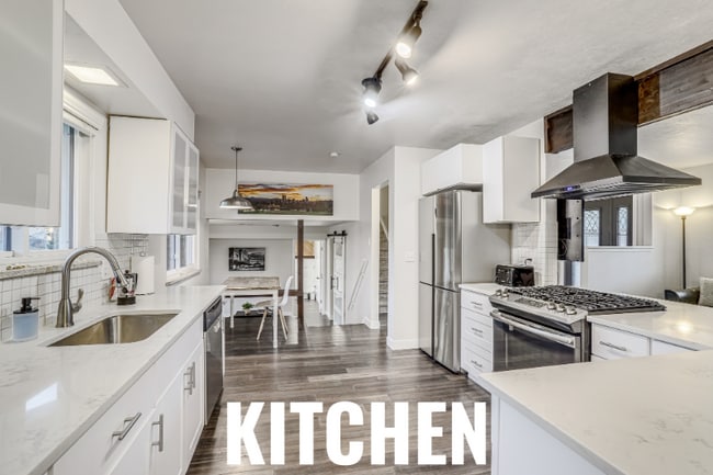 Building Photo - 2860 S Golden Way