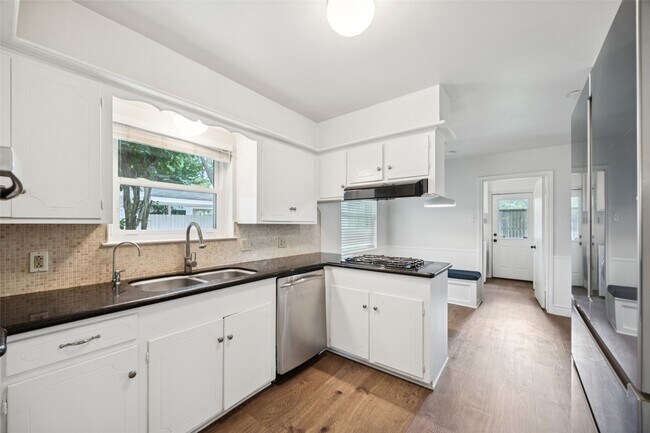 Foto del edificio - 12515 Woodthorpe Ln