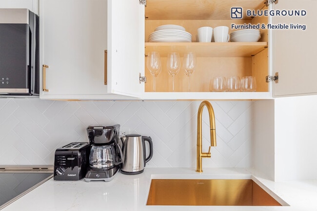 Building Photo - 244 W 72nd St