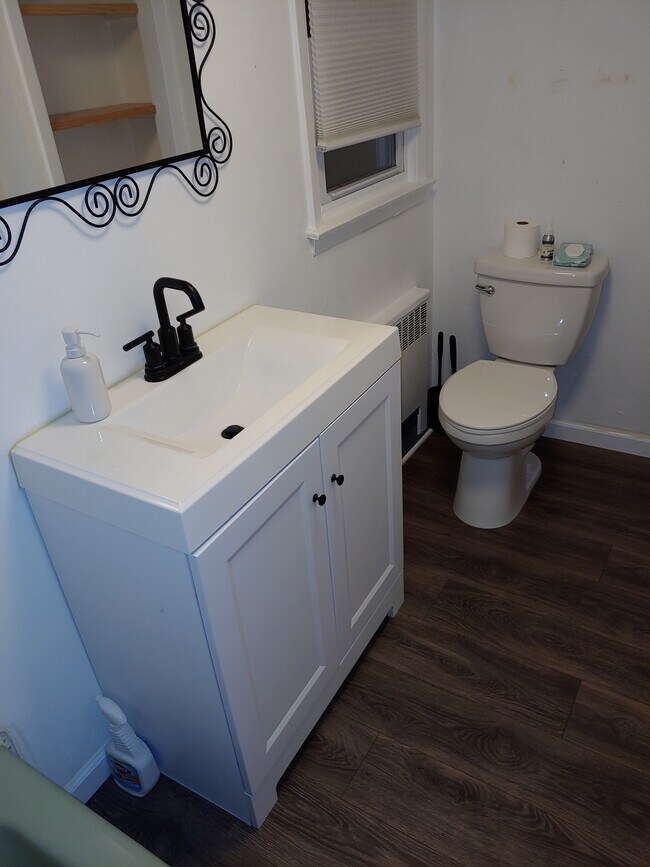 bathroom - 516 Boulton Ave