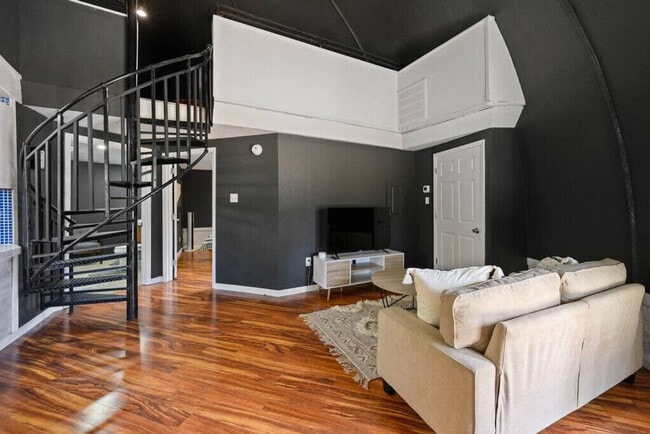 Building Photo - 578 Mountain Dr