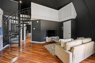 Building Photo - 578 Mountain Dr