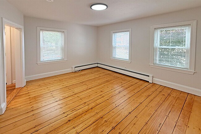 Building Photo - 254 River St