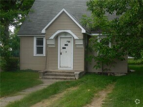 Building Photo - 10 Edmunds Ln