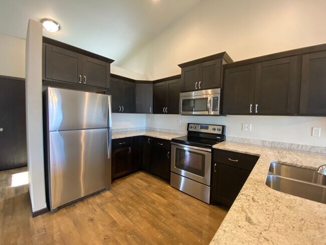 Foto del edificio - Modern 4 Bed, 2 Bath Home in South Moorhead – Stylish Living with Space to Spare!