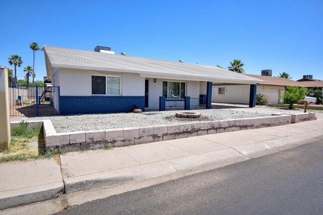 Foto del edificio - 6819 N 64th Ave