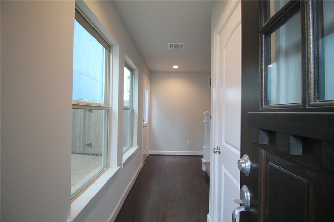 Building Photo - 11917 Oakmont Valley Trace