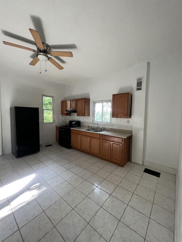 Primary Photo - 164 Forest Ave