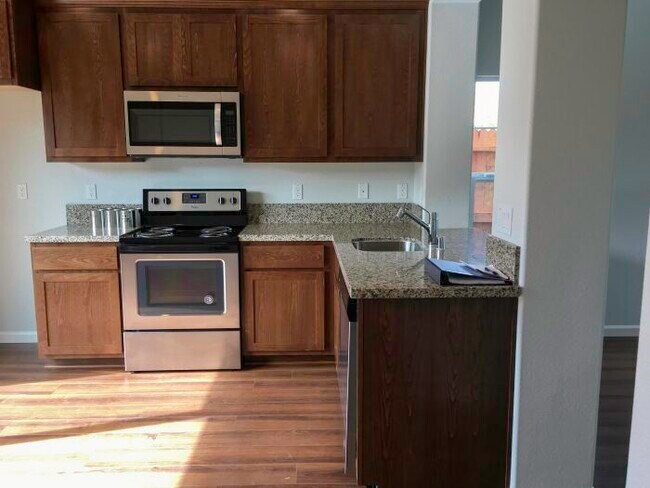 Foto del edificio - 8100 Creeping Willow Ln