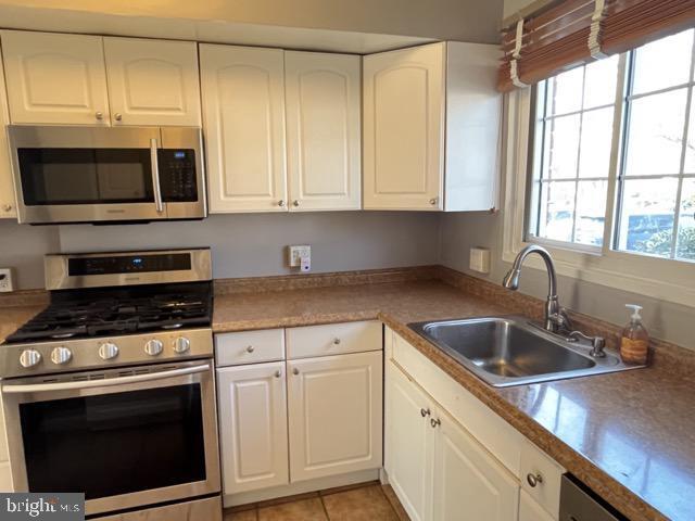 Foto del edificio - 1634 Ripon Pl