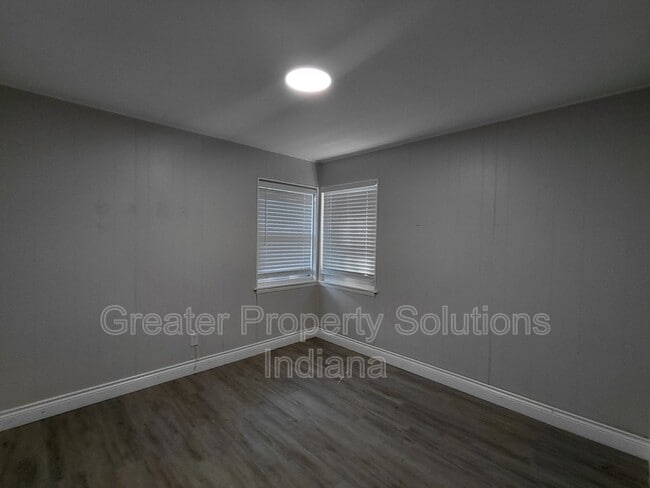 Building Photo - 7974 White Oak Ave