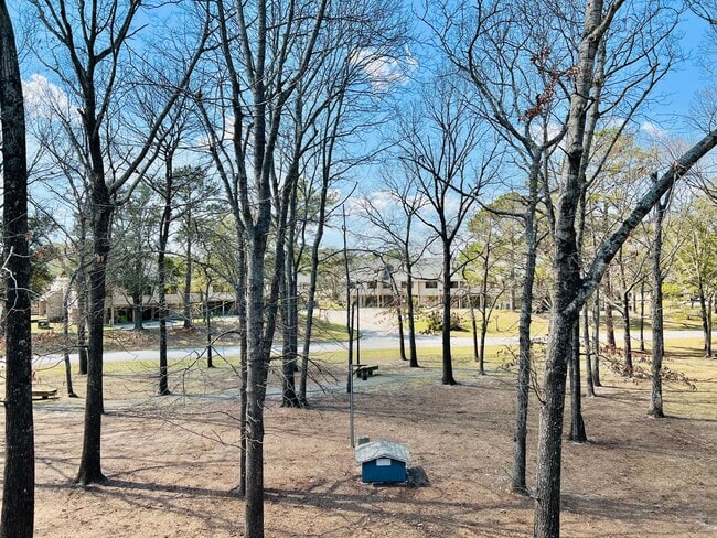 Building Photo - 1 BR efficiency w/Utilities Included! In t...
