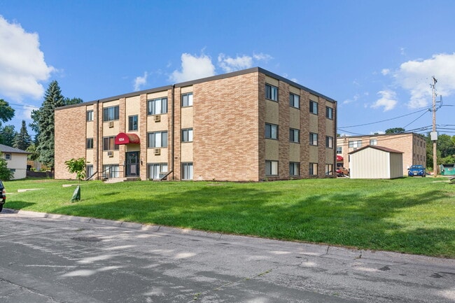 Building Photo - Clark Place Apartments & Townhomes