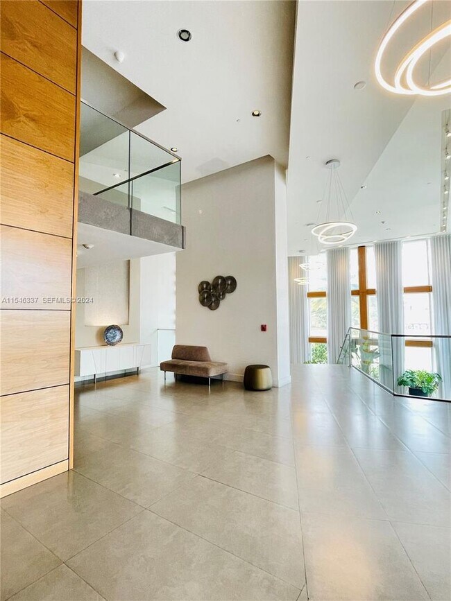 Foto del edificio - Spacious 3BR/3BA with bay views in the heart of Edgewater!
