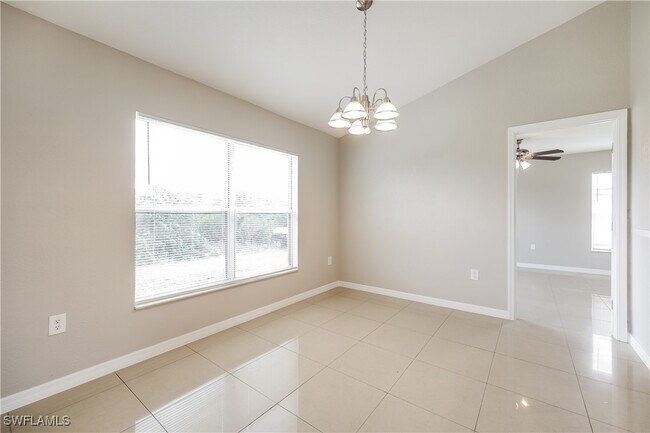 Building Photo - 404 Willowbrook Dr
