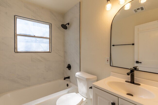Foto del edificio - 3 Bedroom Rent to Own Home Available!