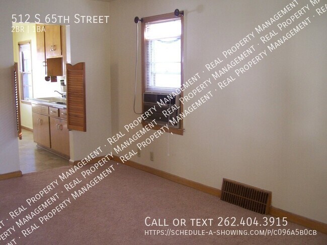 Building Photo - Two Bedroom Single Family Home in the hear...