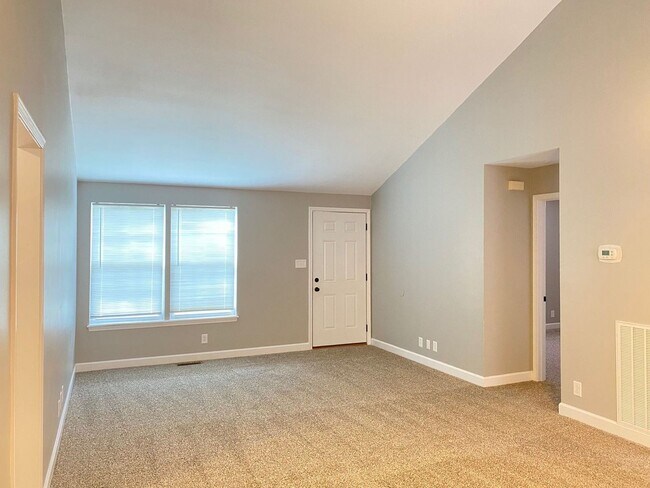 Building Photo - Newly remodeled 3 Bdr 2 Bath conveniently ...