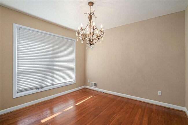Building Photo - 2623 Lake Flair Cir NE