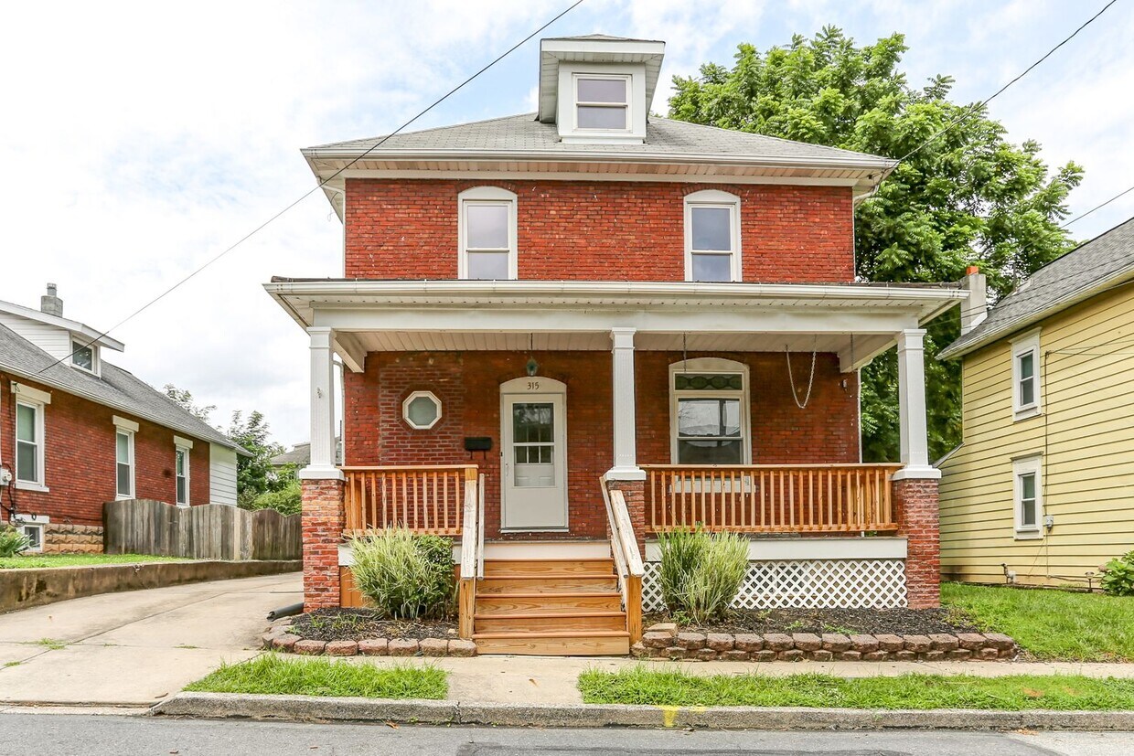 Foto principal - Four bedroom, two bathroom home