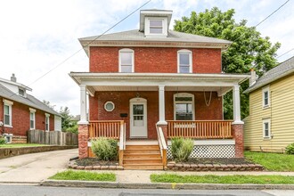Building Photo - 315 10th St