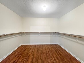 Building Photo - 7521 Blue Jay Dr