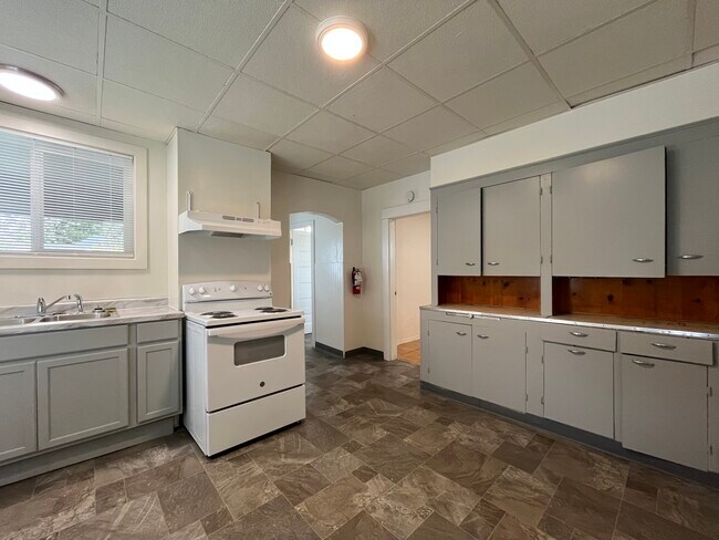 Foto del edificio - 445 Smithers Ave S