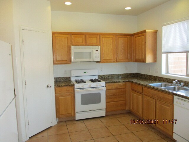 Building Photo - 6845 Babbler St